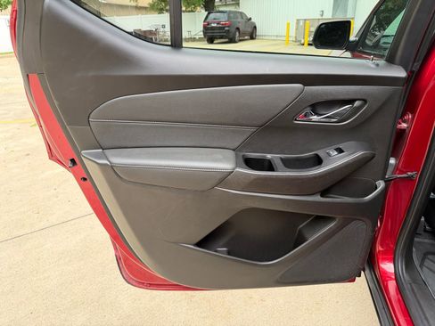 Used 2023 Chevrolet Traverse LT FWD image 23