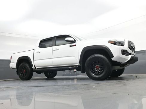 Used 2017 Toyota Tacoma TRD Pro AWD/4WD image 28