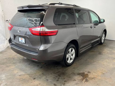 Used 2015 Toyota Sienna LE FWD image 4