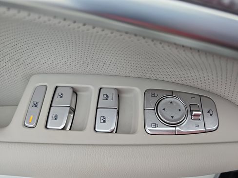 Used 2023 Genesis G70 2.0T w/ Sport Prestige Package image 27