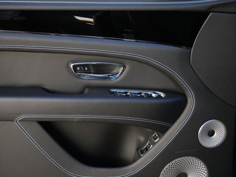 New 2025 Bentley Bentayga Extended Wheelbase image 14