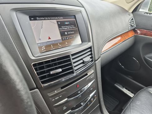 Used 2019 Lincoln MKT AWD image 29