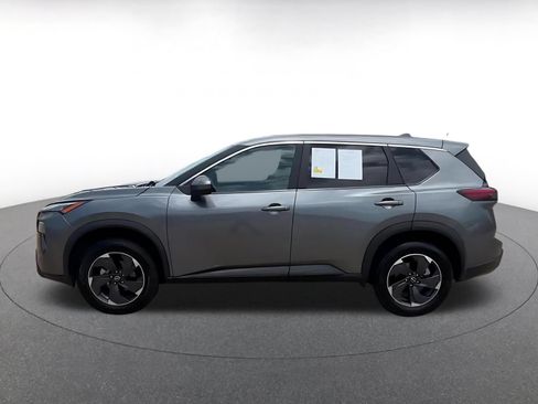 Used 2024 Nissan Rogue SV AWD/4WD image 9
