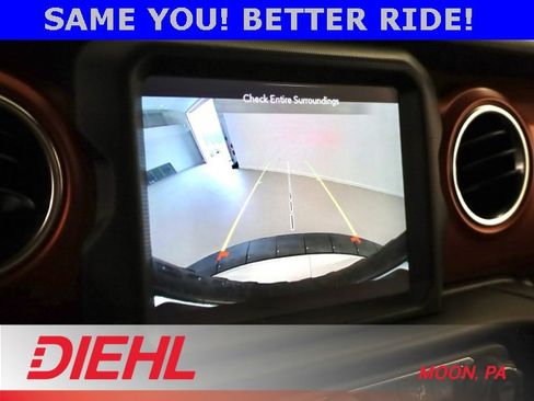 Used 2022 Jeep Wrangler Unlimited Rubicon w/ LED Lighting Group image 21