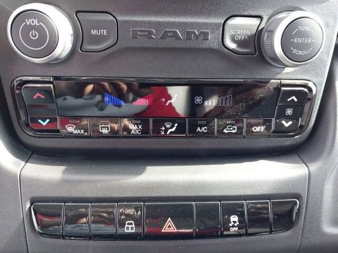 Used 2025 RAM ProMaster 2500 w/ Convenience Group image 12