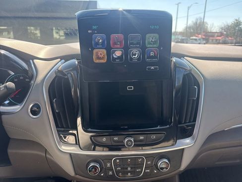 Used 2019 Chevrolet Traverse LT image 12