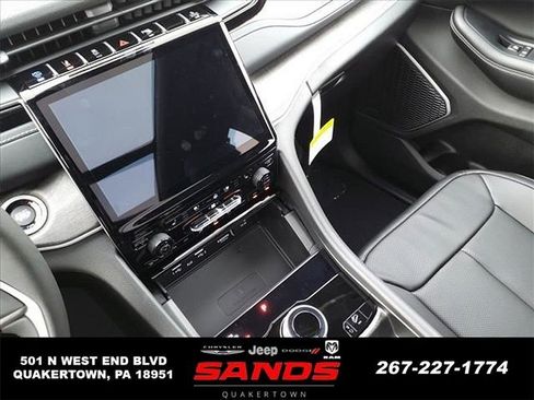New 2023 Jeep Grand Cherokee 4WD 4xe w/ Luxury Tech Group II image 18