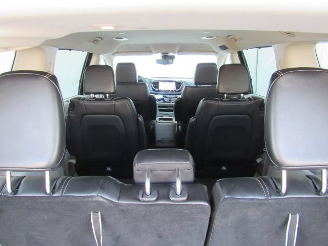Used 2024 Chrysler Pacifica Touring-L FWD image 28