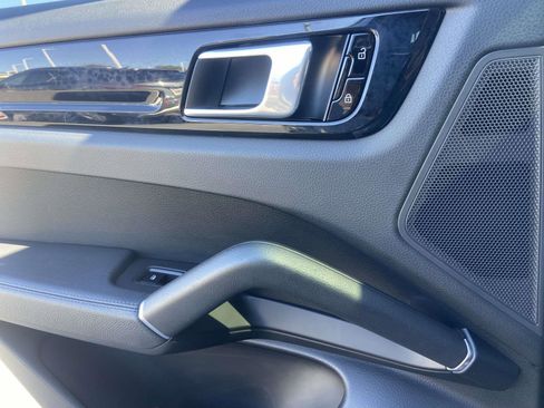 Used 2019 Porsche Cayenne image 16