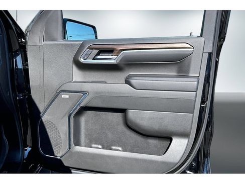 Used 2024 Chevrolet Silverado 1500 LT Trail Boss w/ LT Trail Boss Premium Package AWD/4WD image 29