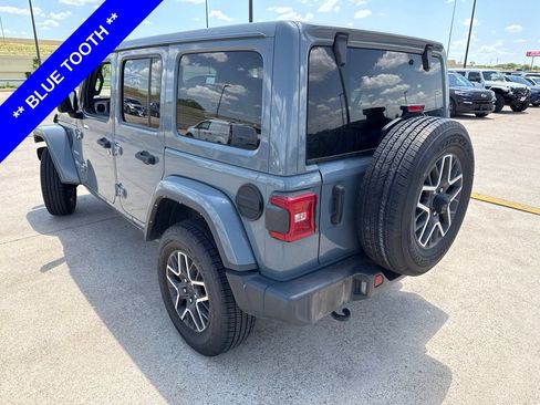 Used 2024 Jeep Wrangler Unlimited Sahara AWD/4WD image 9