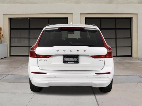 Certified 2022 Volvo XC60 B5 Momentum w/ Climate Package FWD image 5