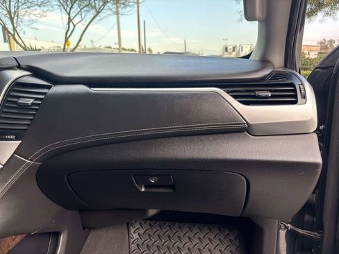 Used 2020 Chevrolet Suburban LT image 19