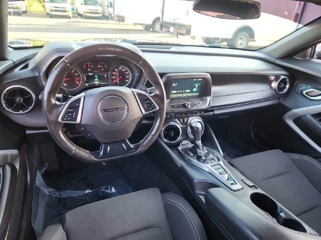 Used 2018 Chevrolet Camaro LT RWD image 31