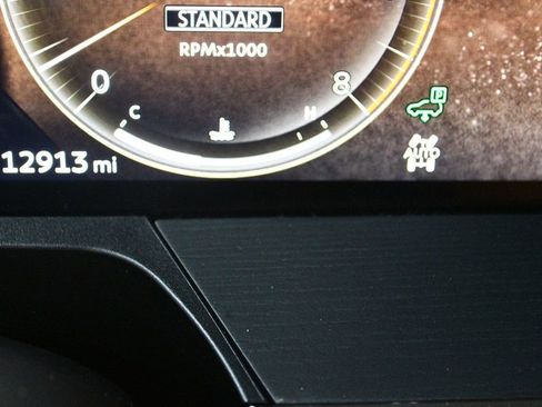 Used 2025 INFINITI QX80 Sensory image 40