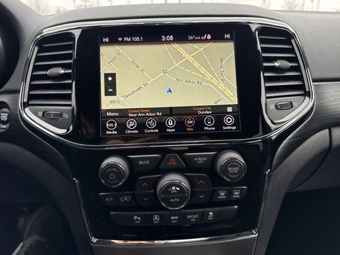 Used 2020 Jeep Grand Cherokee Altitude image 23