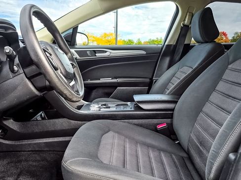 Used 2020 Ford Fusion SE image 18