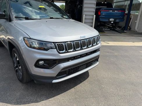 Used 2024 Jeep Compass Limited AWD/4WD image 5