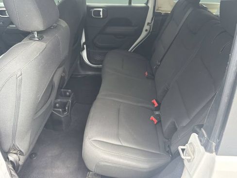 Used 2019 Jeep Wrangler Unlimited Sahara AWD/4WD image 18