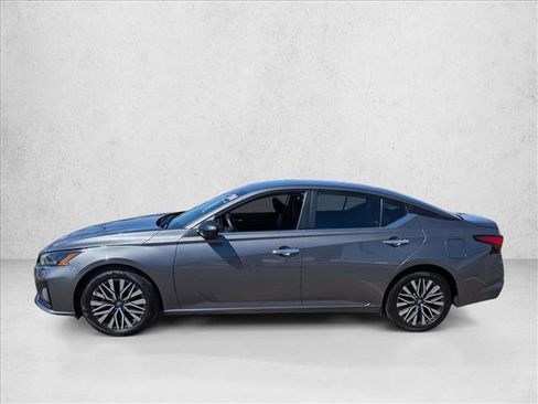 Used 2024 Nissan Altima 2.5 SV FWD image 9