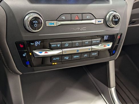 Used 2020 Ford Explorer Platinum w/ Premium Technology Package image 15