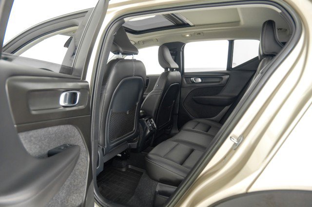 Used 2023 Volvo XC40 B5 Ultimate w/ Protection Package Premier AWD/4WD image 45