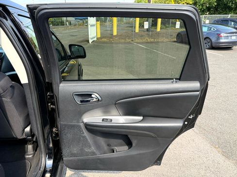 Used 2014 Dodge Journey SXT image 16