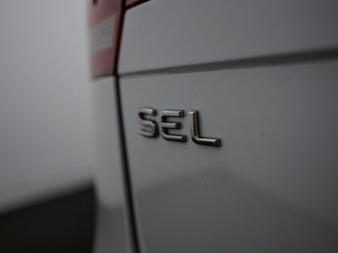 Used 2024 Volkswagen Tiguan SEL R-Line image 25