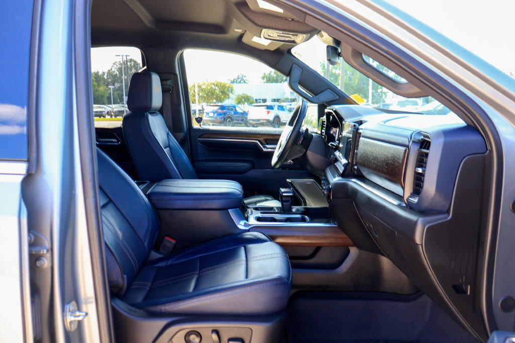 Used 2024 Chevrolet Silverado 1500 High Country RWD image 8