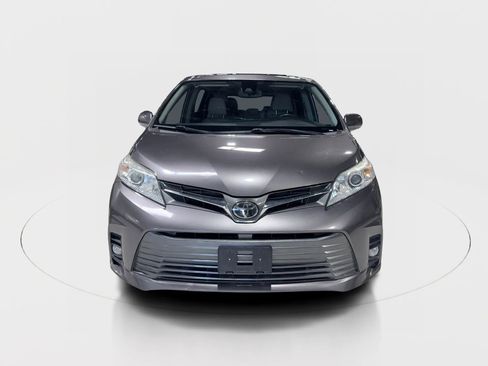 Used 2020 Toyota Sienna XLE image 5