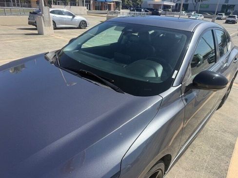 Used 2021 Nissan Sentra SR w/ SR Premium Package image 8