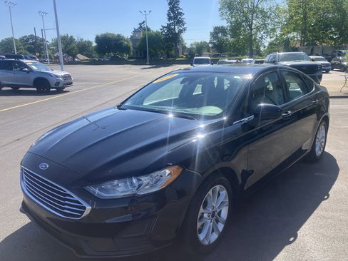 Used 2019 Ford Fusion SE FWD image 3