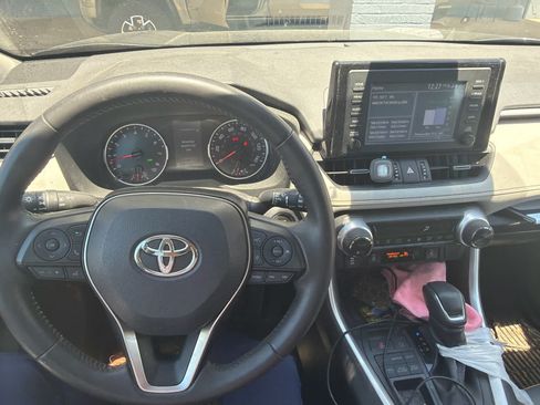 Used 2019 Toyota RAV4 XLE Premium w/ Cold Weather Package AWD/4WD image 9