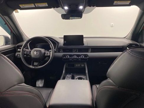 Used 2025 Honda Pilot Black Edition image 37