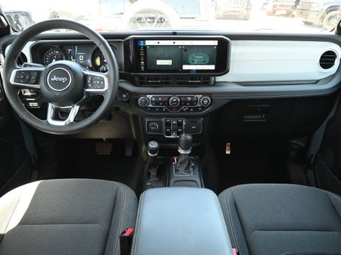 Used 2025 Jeep Wrangler Unlimited Sahara w/ Safety Group AWD/4WD image 28