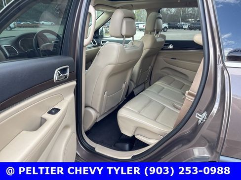 Used 2017 Jeep Grand Cherokee Limited w/ Luxury Group II image 19