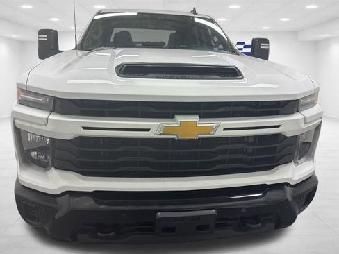 Used 2025 Chevrolet Silverado 2500 Custom w/ Custom Value Package image 3