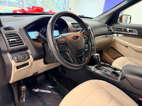 Used 2018 Ford Explorer Limited image 17