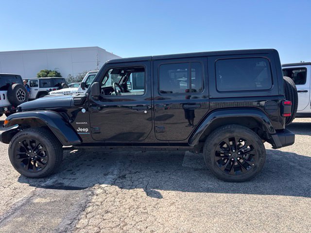 Used 2024 Jeep Wrangler Unlimited Sahara AWD/4WD image 8
