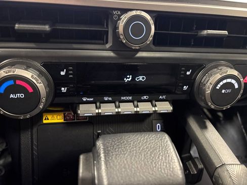 Used 2025 Toyota 4Runner Limited image 9