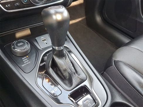 Used 2023 Jeep Cherokee Altitude Lux w/ Lux Elite Package image 12