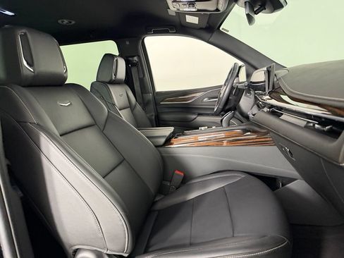 Used 2024 Cadillac Escalade ESV Luxury RWD image 36