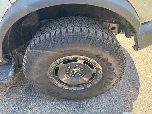 Certified 2025 Ford Bronco Outer Banks w/ Sasquatch Package AWD/4WD image 13