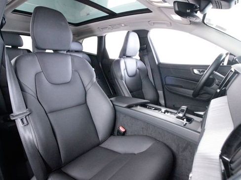 Certified 2025 Volvo XC60 B5 Plus w/ Climate Package AWD/4WD image 24