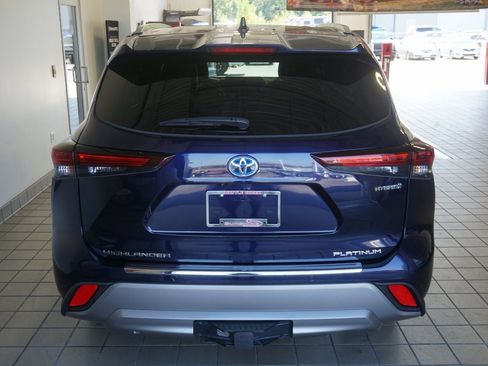 Used 2024 Toyota Highlander Platinum image 19