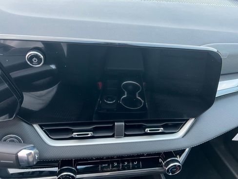 New 2026 Chevrolet Equinox LT FWD image 12