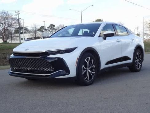 Used 2024 Toyota Crown XLE image 1