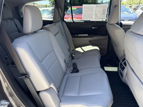 Used 2017 Honda Pilot Touring image 14