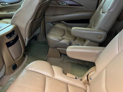 Used 2016 Cadillac Escalade ESV Platinum AWD/4WD image 5