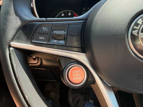 Used 2017 Alfa Romeo Giulia RWD image 29